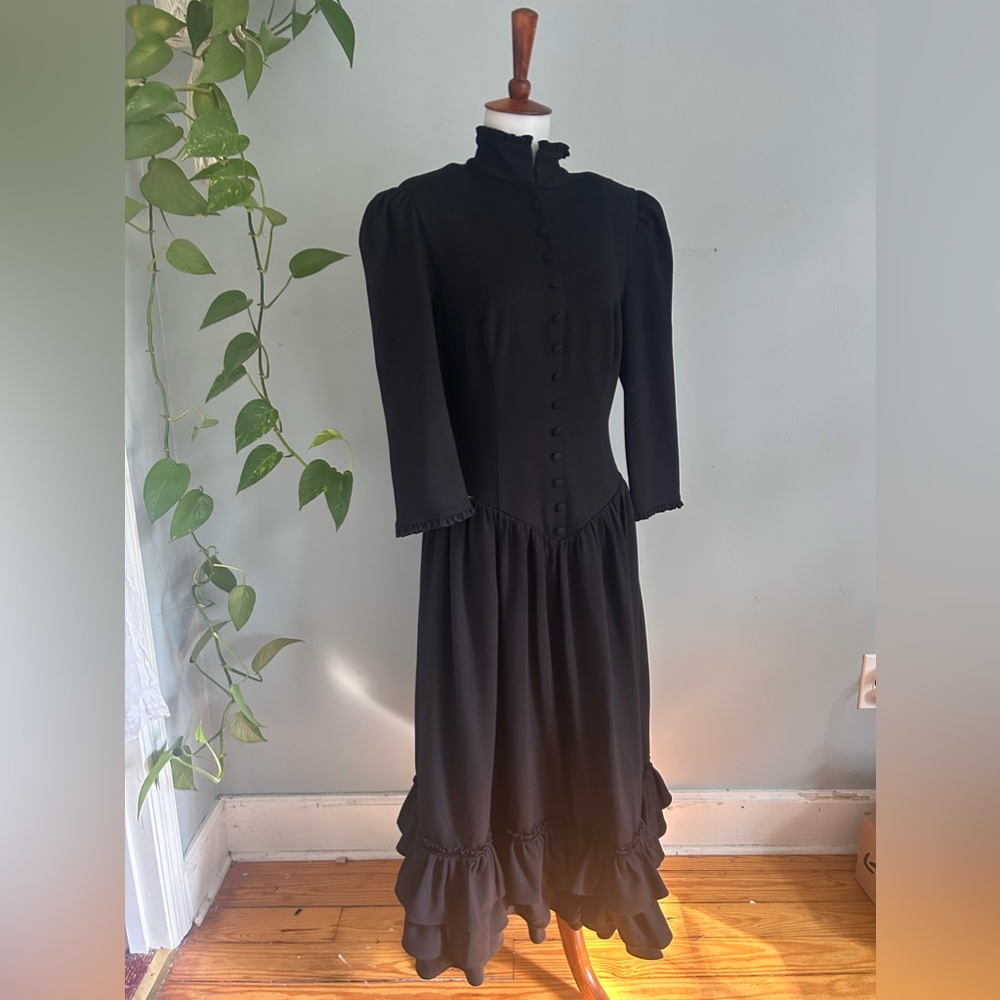 La Femme En Noir Victorian Dress Size Medium